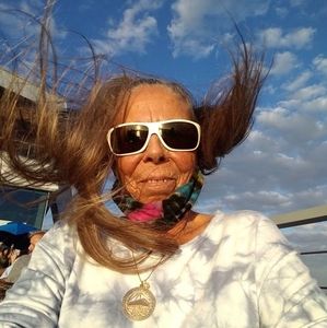 Meet your Posher, Gloria